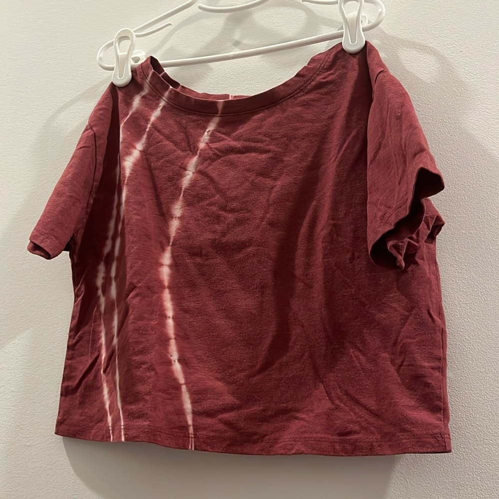 Kids Maroon and white stripe cropped t-shirt.